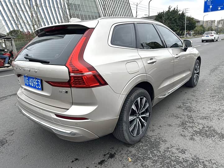 Фото 8 - Volvo XC60