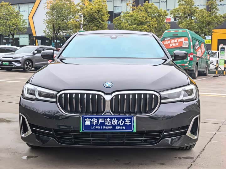 Photo 2 - BMW 5 Series Hybrid