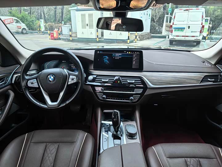 Photo 6 - BMW 5 Series Hybrid