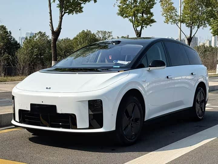 Фото 1 - LiXiang i8