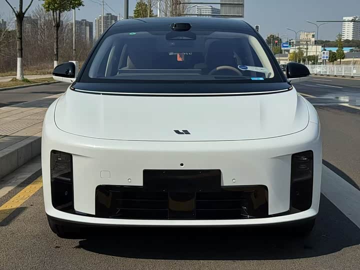 Фото 2 - LiXiang i8