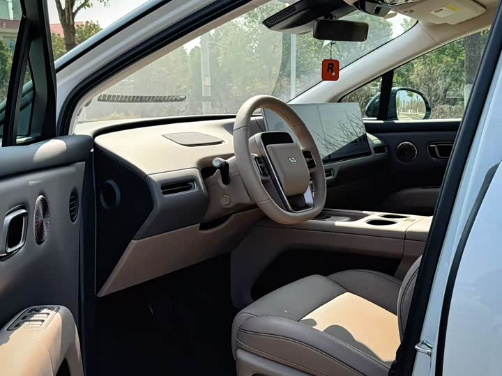 Фото 4 - LiXiang i8