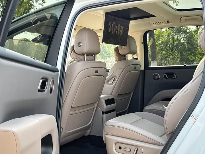 Фото 6 - LiXiang i8