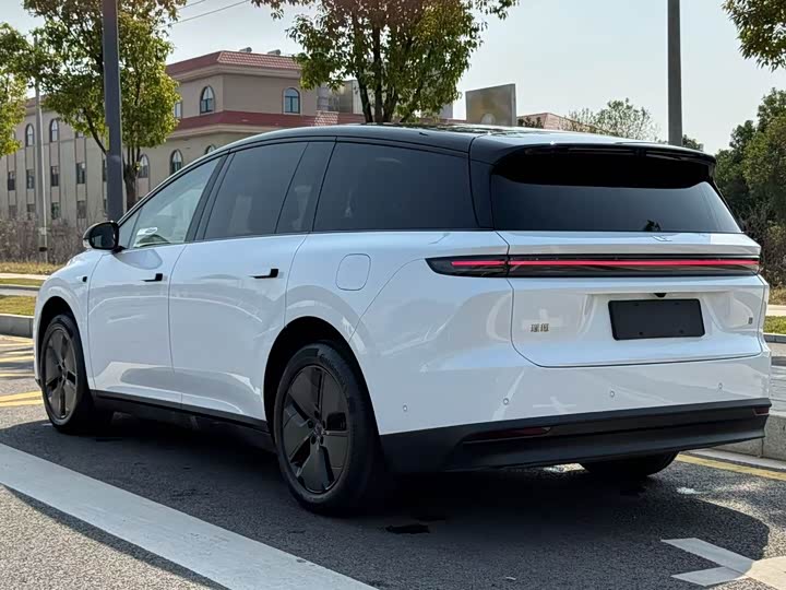 Фото 7 - LiXiang i8