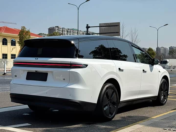 Фото 9 - LiXiang i8