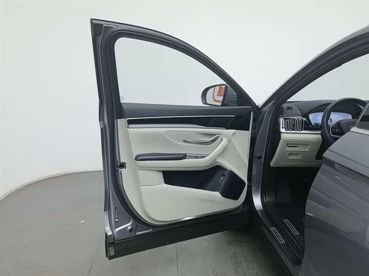 Photo 8 - BYD Song Plus Hybrid/EV