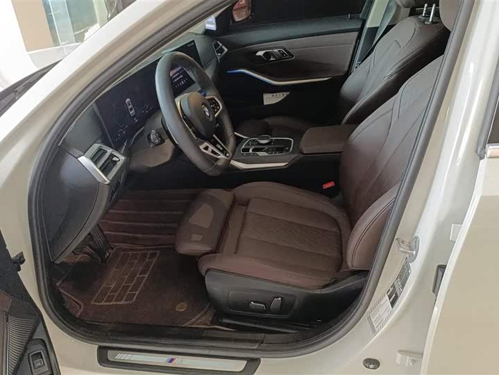 Photo 9 - BMW 3 Series