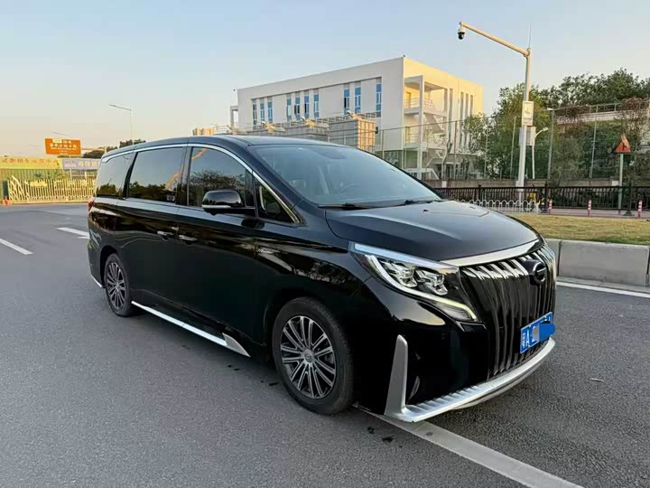 Фото 2 - GAC Trumpchi M8