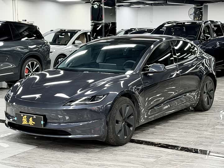 Фото 1 - Tesla Model 3