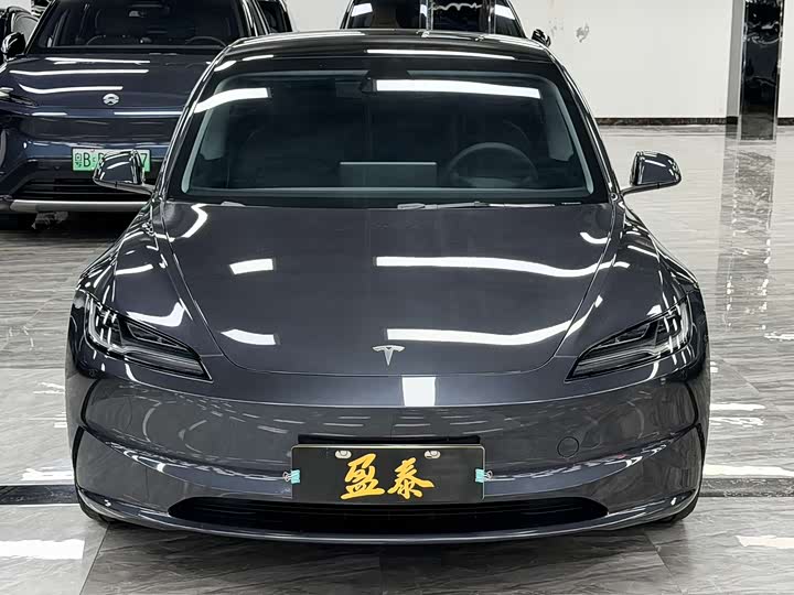 Фото 2 - Tesla Model 3