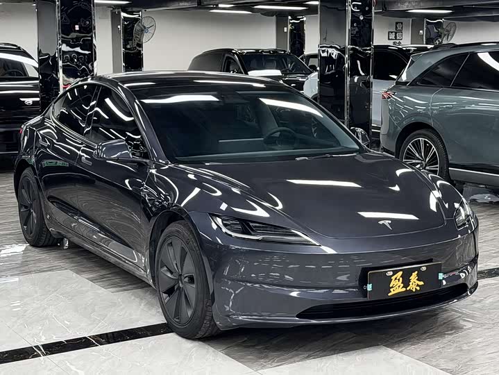 Фото 3 - Tesla Model 3