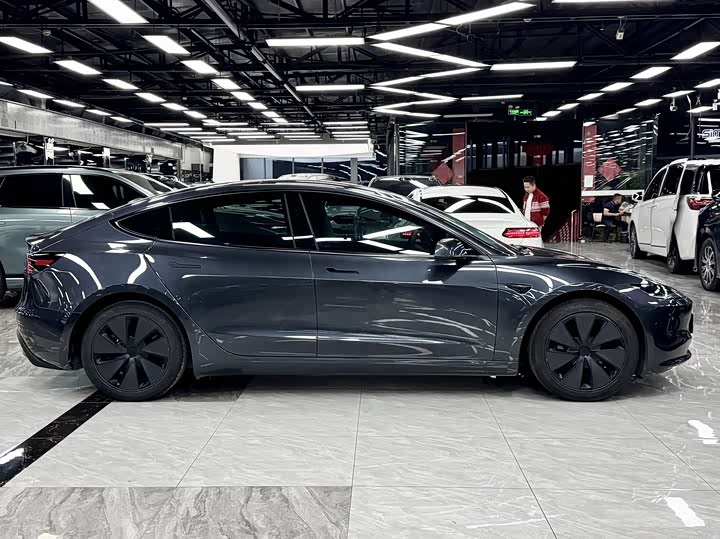 Фото 4 - Tesla Model 3