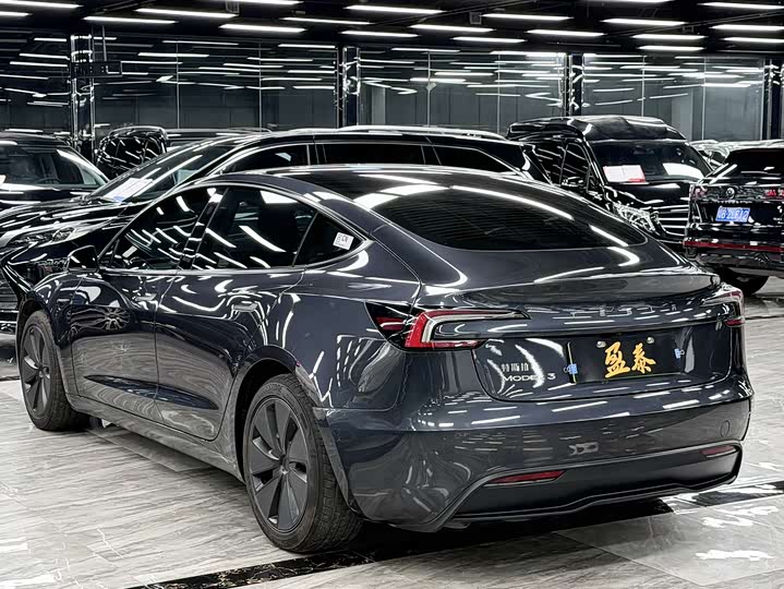 Фото 5 - Tesla Model 3