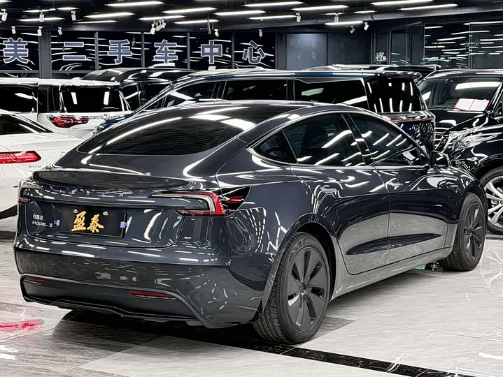 Фото 7 - Tesla Model 3