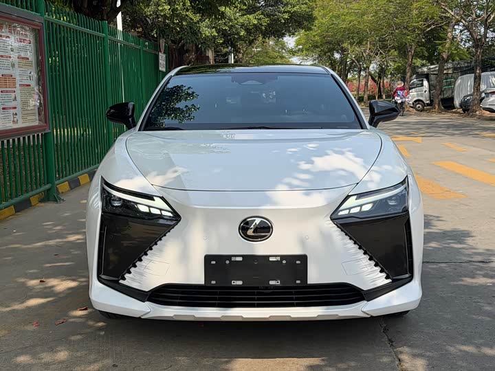 Фото 2 - Lexus RZ