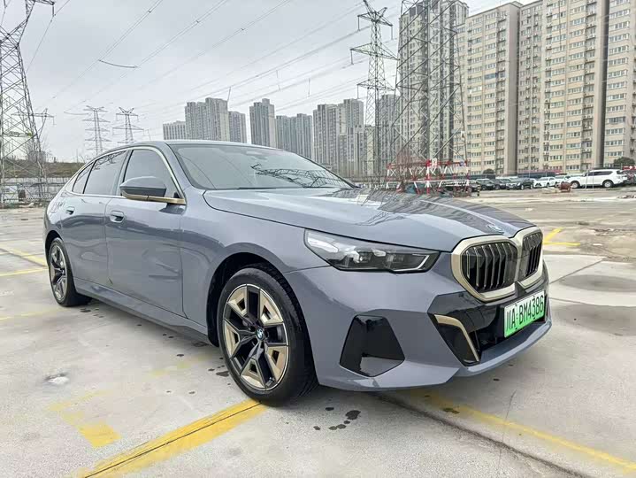 Фото 2 - BMW i5