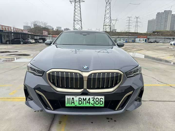 Фото 3 - BMW i5