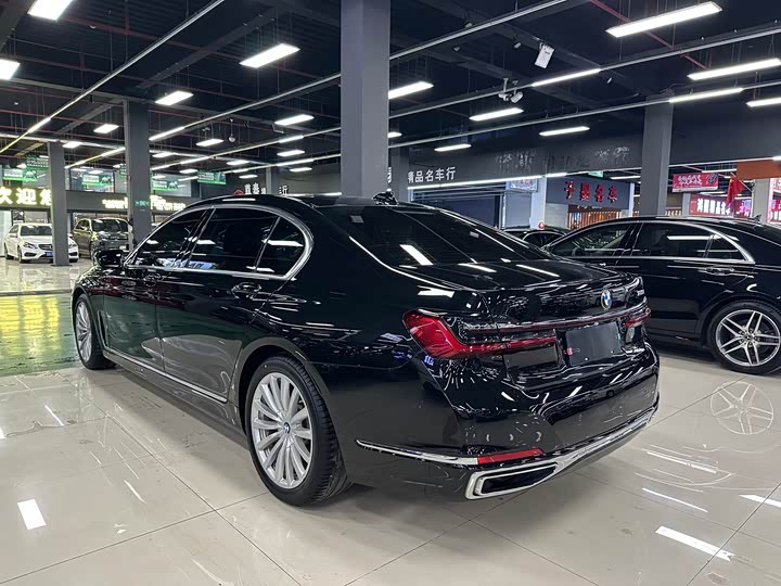 Фото 5 - BMW 7 Series