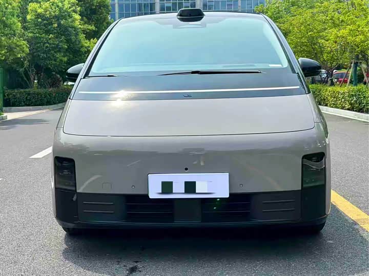 Photo 2 - LiXiang Mega