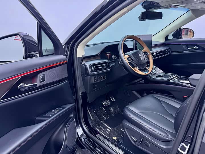 Фото 8 - Lincoln Nautilus