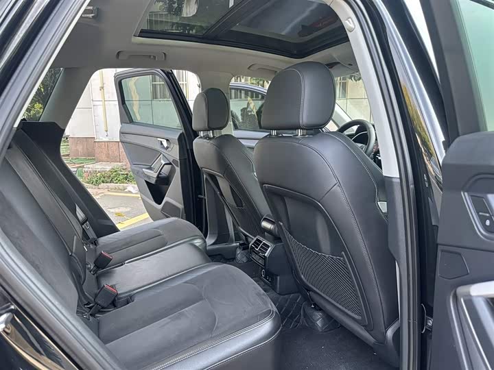 Фото 8 - Audi Q3