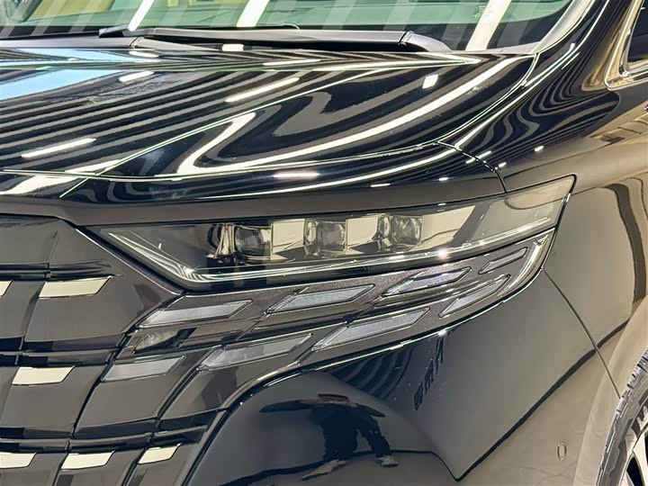 Photo 7 - Toyota Alphard