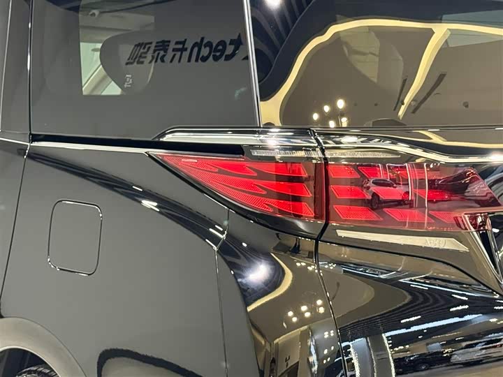 Photo 8 - Toyota Alphard