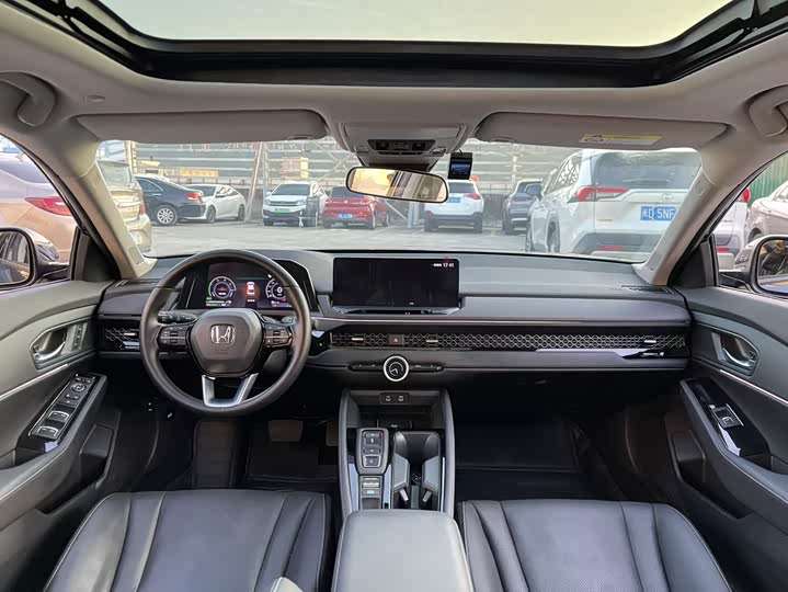 Photo 6 - Honda Accord Hybrid