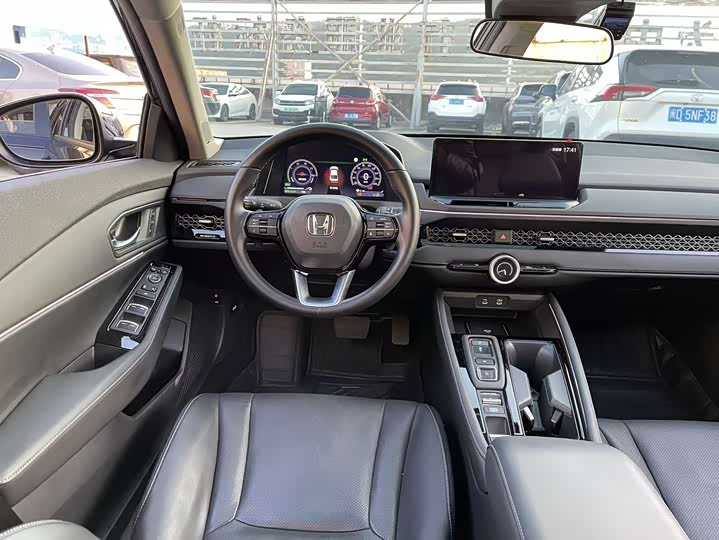 Photo 7 - Honda Accord Hybrid