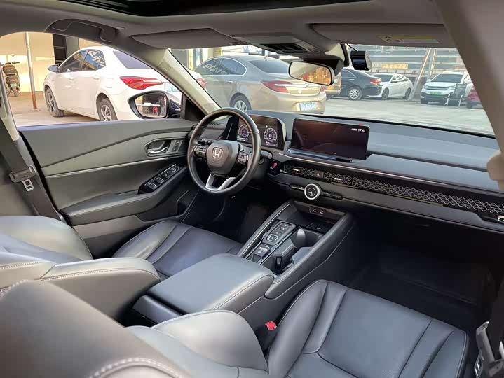 Photo 8 - Honda Accord Hybrid