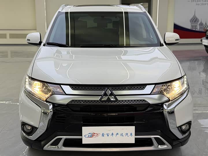 Фото 2 - Mitsubishi Outlander