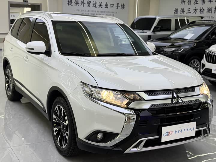 Фото 3 - Mitsubishi Outlander