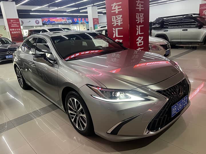 Фото 3 - Lexus ES