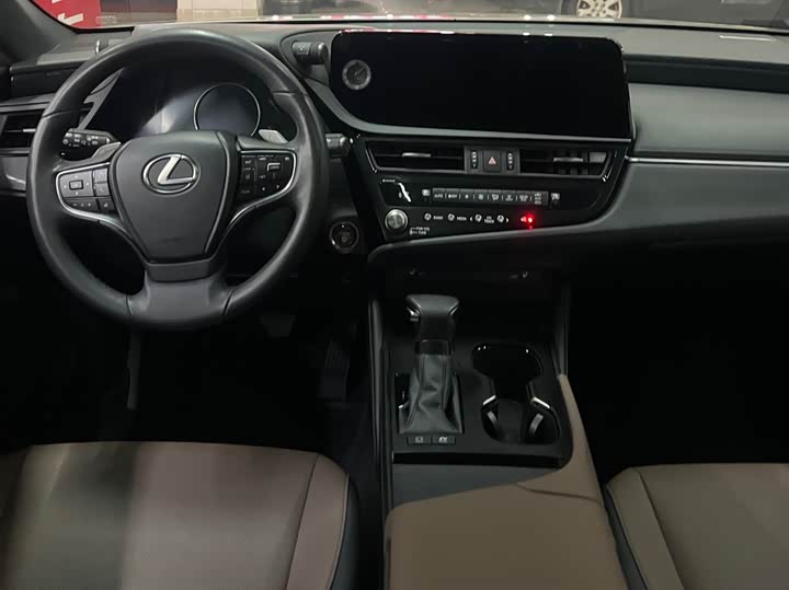 Фото 4 - Lexus ES