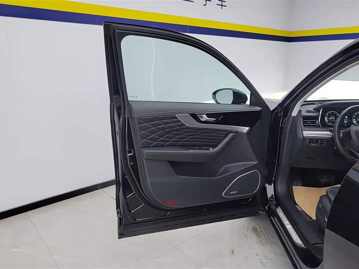 Photo 7 - Hongqi HS5