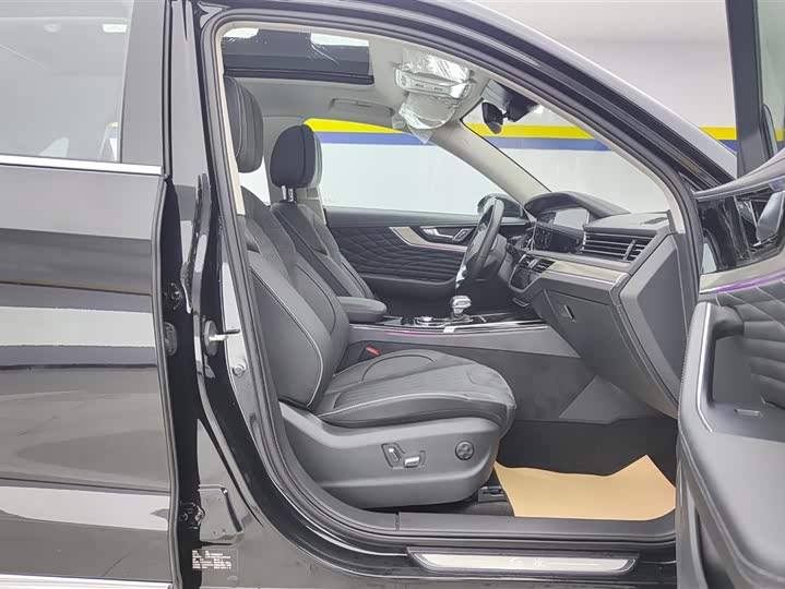 Photo 8 - Hongqi HS5