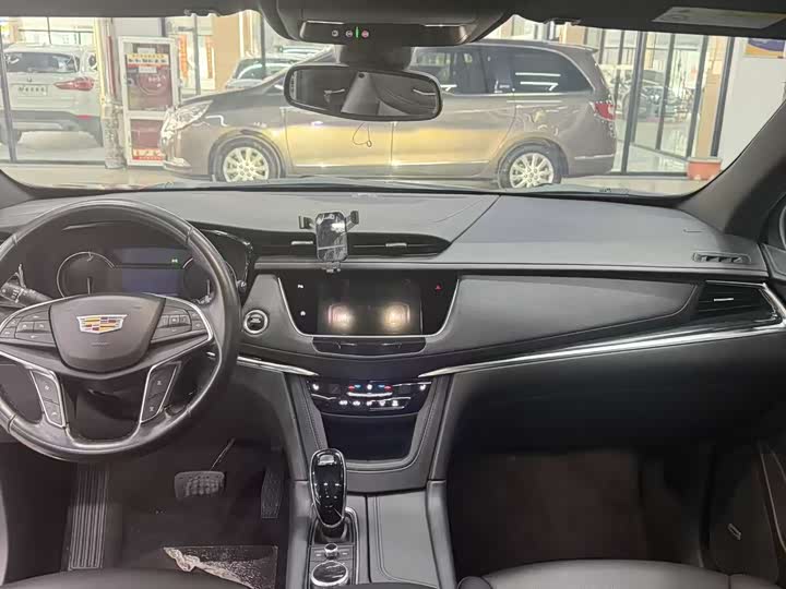 Фото 4 - Cadillac XT5