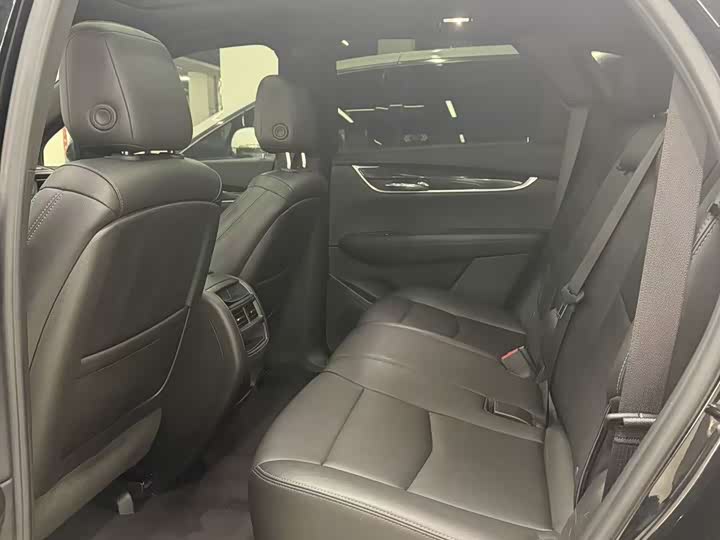 Фото 6 - Cadillac XT5