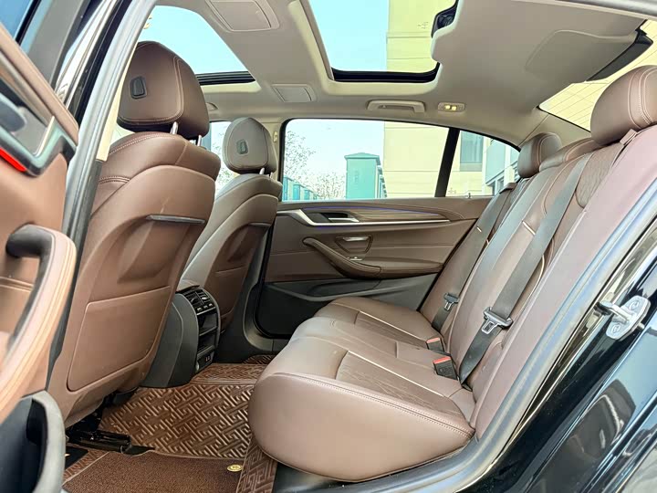 Фото 5 - BMW 5 Series