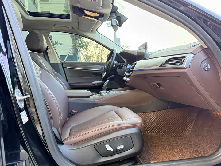 Фото 8 - BMW 5 Series