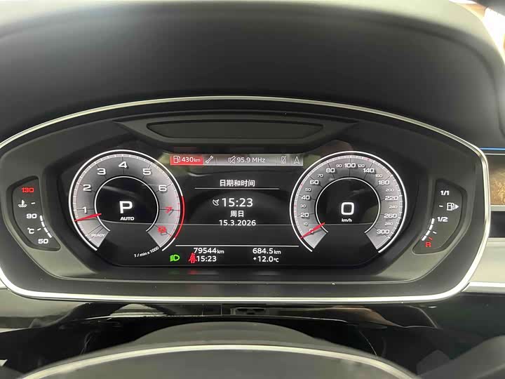 Фото 4 - Audi A8