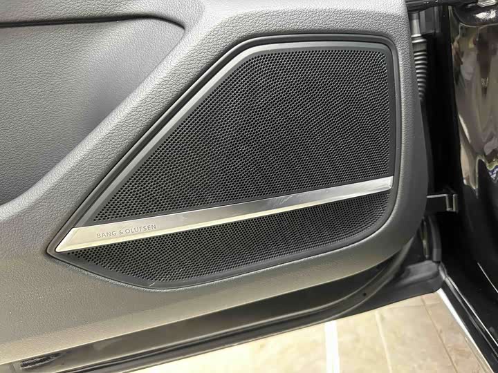 Фото 6 - Audi A8