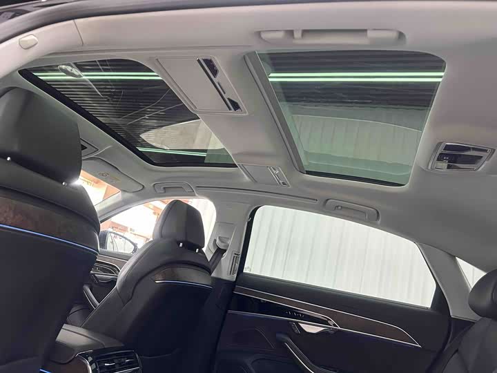 Фото 7 - Audi A8