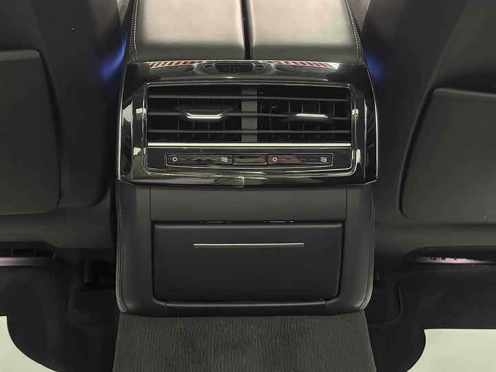 Фото 8 - Audi A8