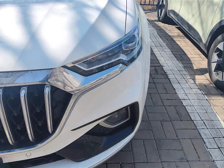 Photo 5 - Hongqi HS5