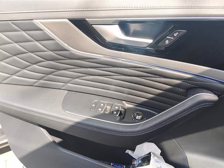 Photo 7 - Hongqi HS5