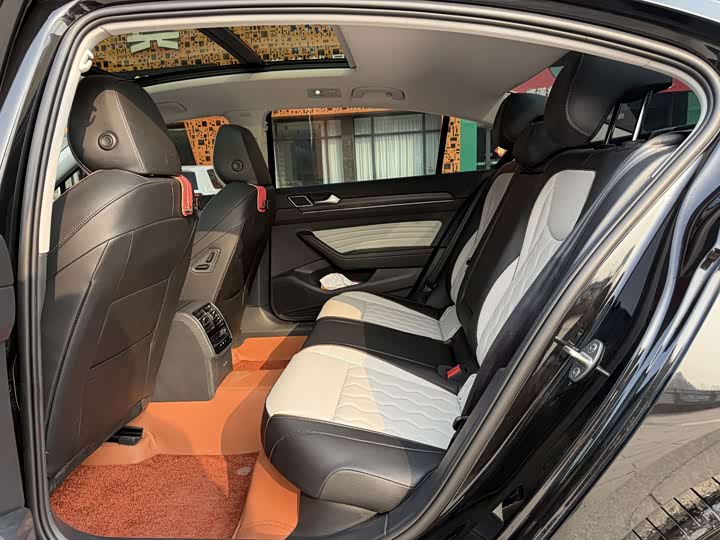 Photo 6 - Volkswagen Magotan