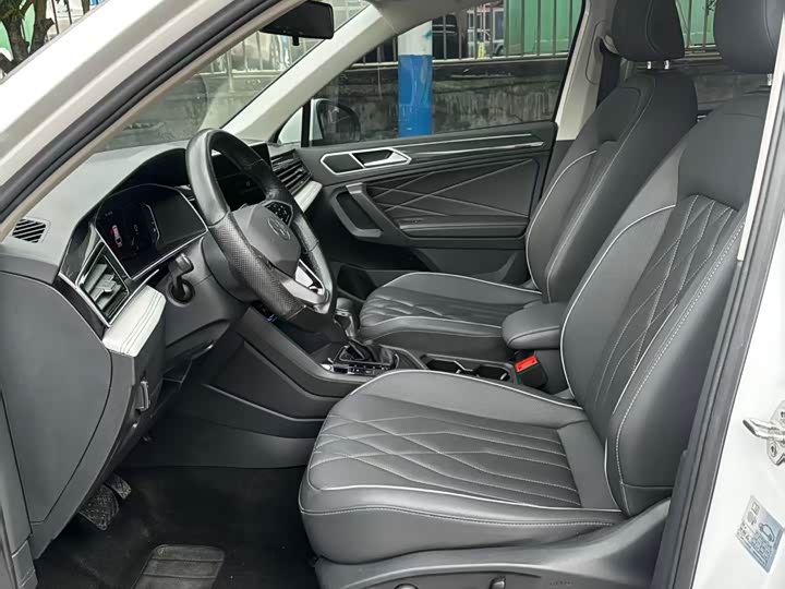 Фото 4 - Volkswagen Tiguan L Pro