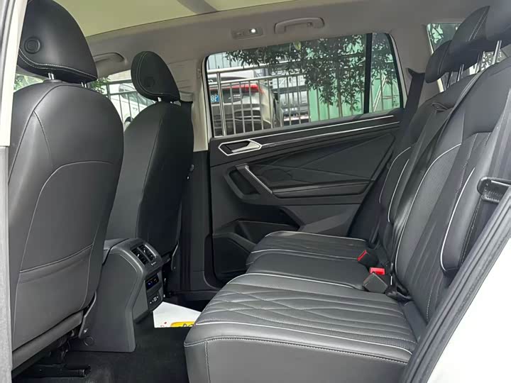 Фото 6 - Volkswagen Tiguan L Pro