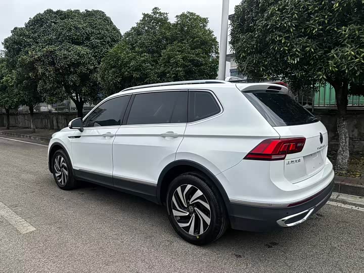 Фото 7 - Volkswagen Tiguan L Pro